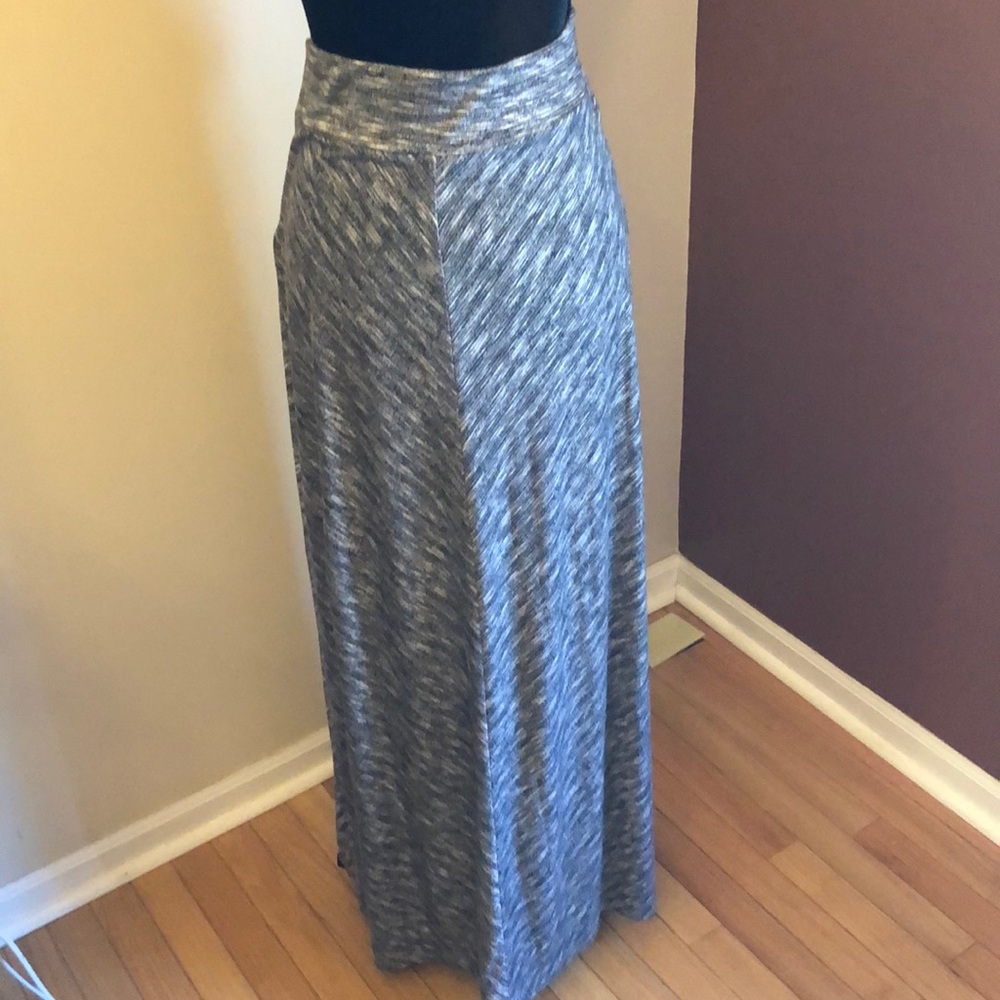NWT Med skirt by “Lou & Grey” beautiful!!